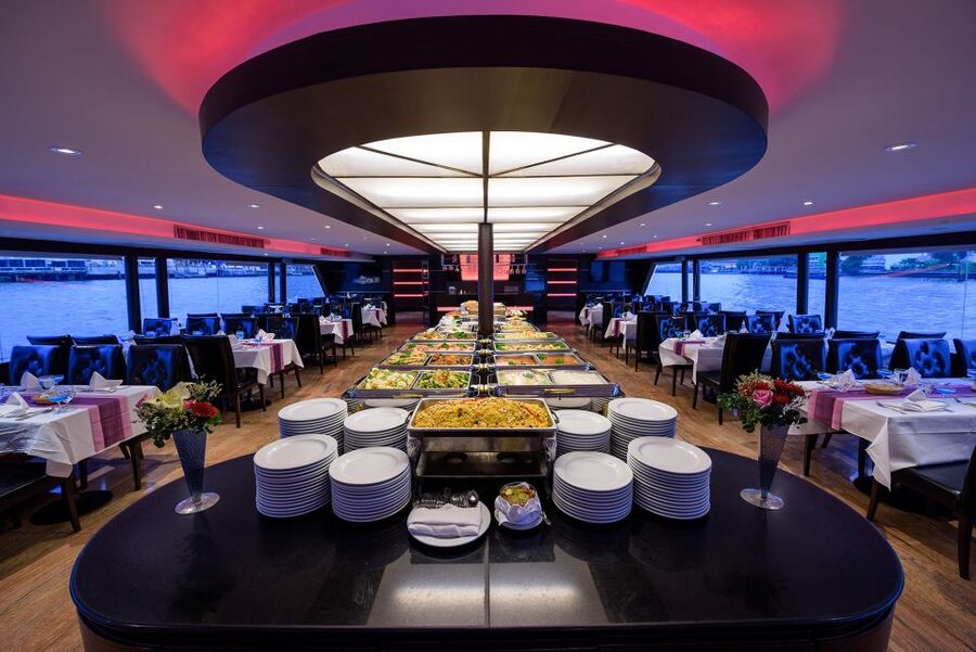 Bangkok: River Dinner Cruise on the Chao Phraya Princess - The international buffet: plenty of choice, limited time