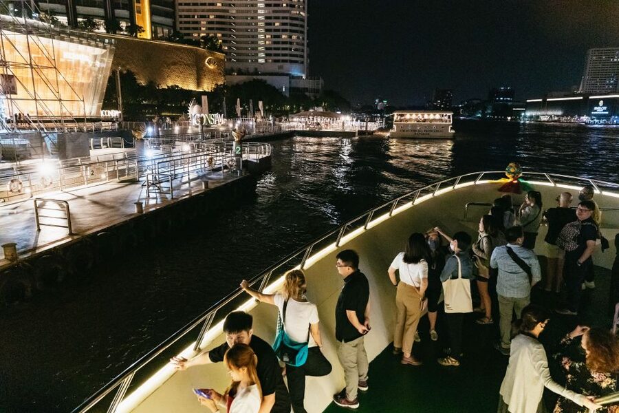 Bangkok: River Dinner Cruise on the Chao Phraya Princess - Finding the boat at Iconsiam