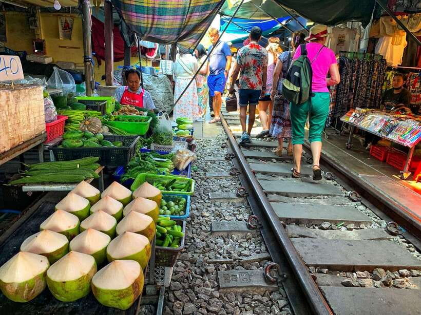 Bangkok: Train Market & Floating Market with Boat Ride - Should you book the Maeklong and floating market tour?