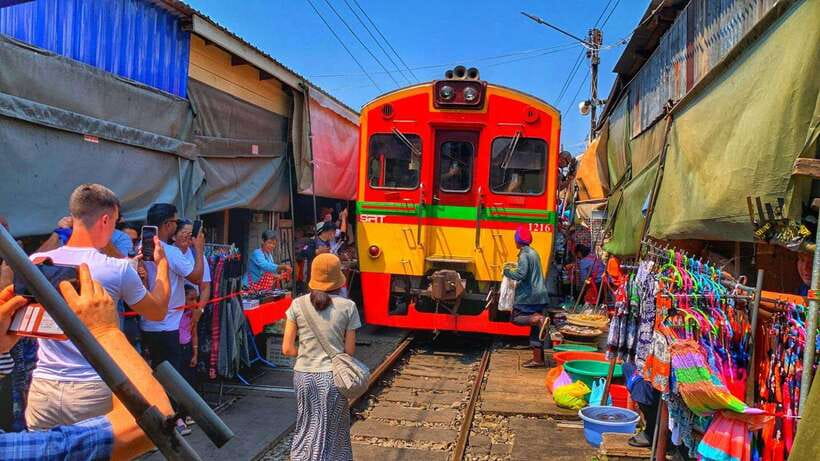 Bangkok: Train Market & Floating Market with Boat Ride - Walking, tasting, and shopping after the boat