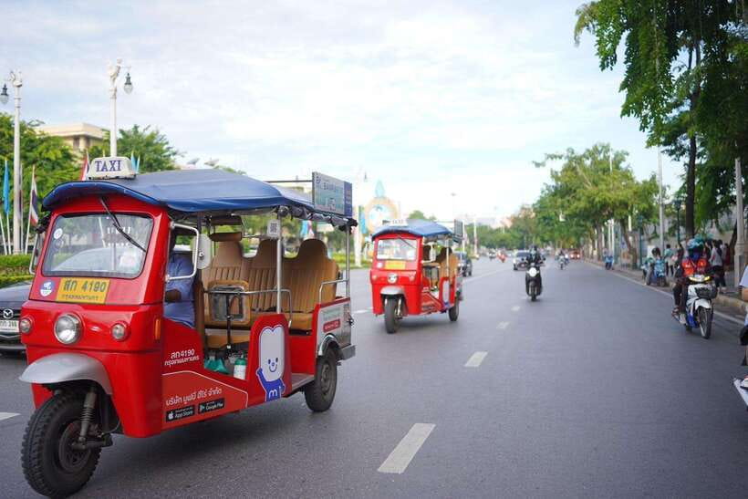 Bangkok: Tuk Tuk Day Pass App & Boat Chao Phraya River - Waiting times, pickup points, and phone battery