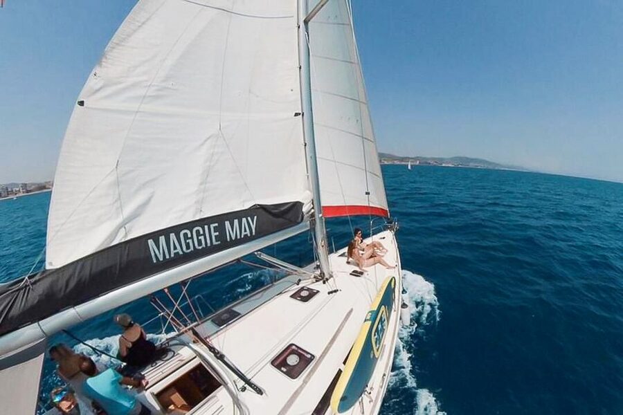 Barcelona: Coastline Boat Trip with Snacks and Cava - Drinks, Cava, and Simple Boat Snacks