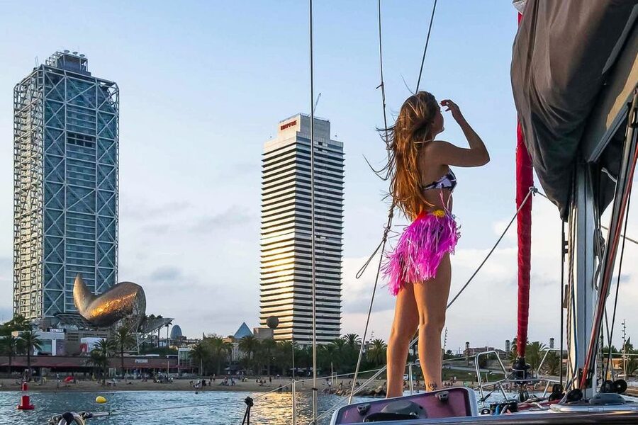 Barcelona: Coastline Boat Trip with Snacks and Cava - The Crew Makes the Difference