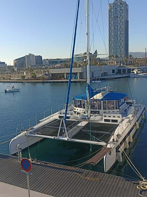 Barcelona: Daytime or Sunset Cruise with Drinks - The crew and the feel on board