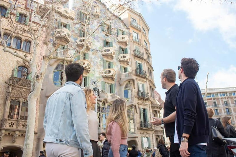 Barcelona: Helicopter, Boat Ride & Old Town Private Tour - Who should book this experience?