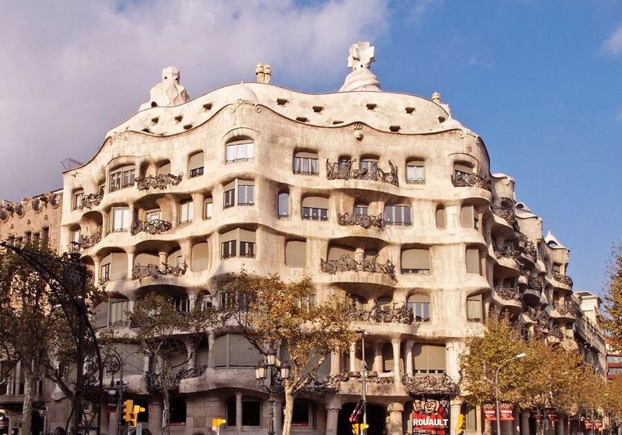 Barcelona: Helicopter, Boat Ride & Old Town Private Tour - Is $500 per person good value?