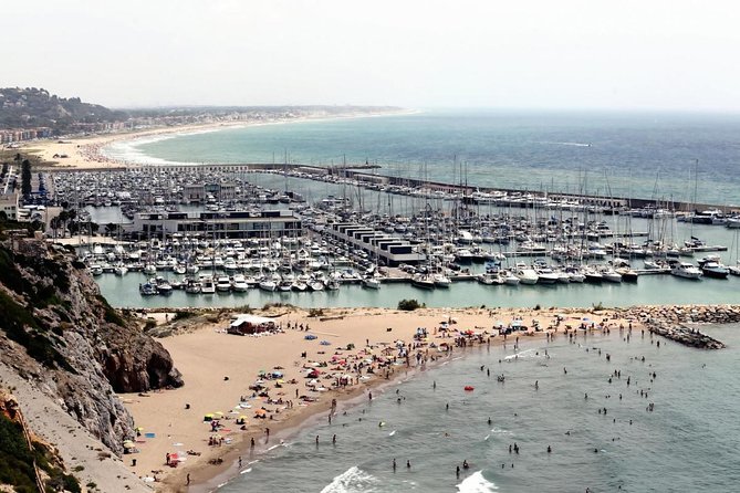 Barcelona Sailing: Light Snacks & Open Bar with Private Option - Key points before you book
