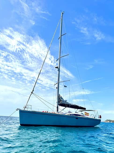 Barcelona: Sunset or Afternoon Yacht Cruise with Drinks - Cava, beer, Manchego, and the open bar