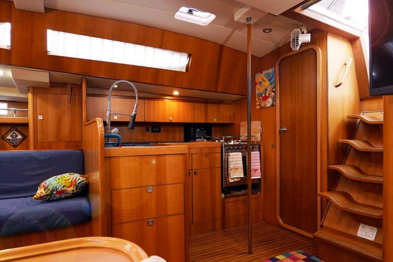 Barcelona: Sunset or Afternoon Yacht Cruise with Drinks - Laurence and the personal style of the crew