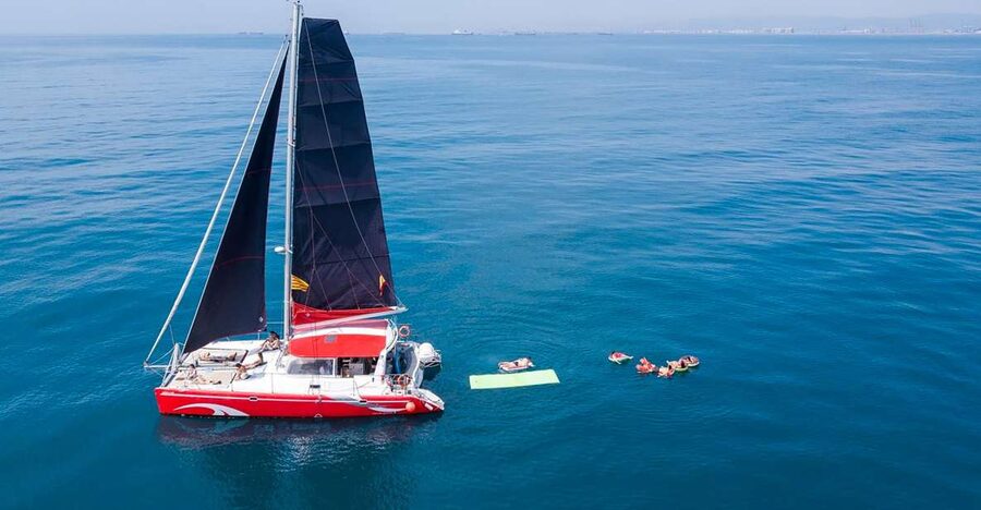Barcelona: Sunset or Day Catamaran Cruise with Tapa & Drink - Key points to know before you sail