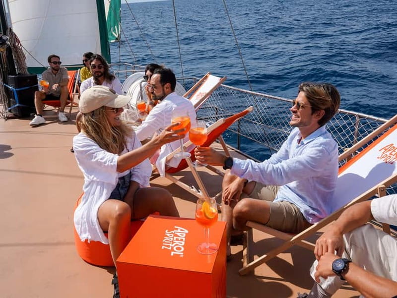 Barcelona: Sunset Sailing Cruise with Live Music - Live music, from guitar solos to saxophone
