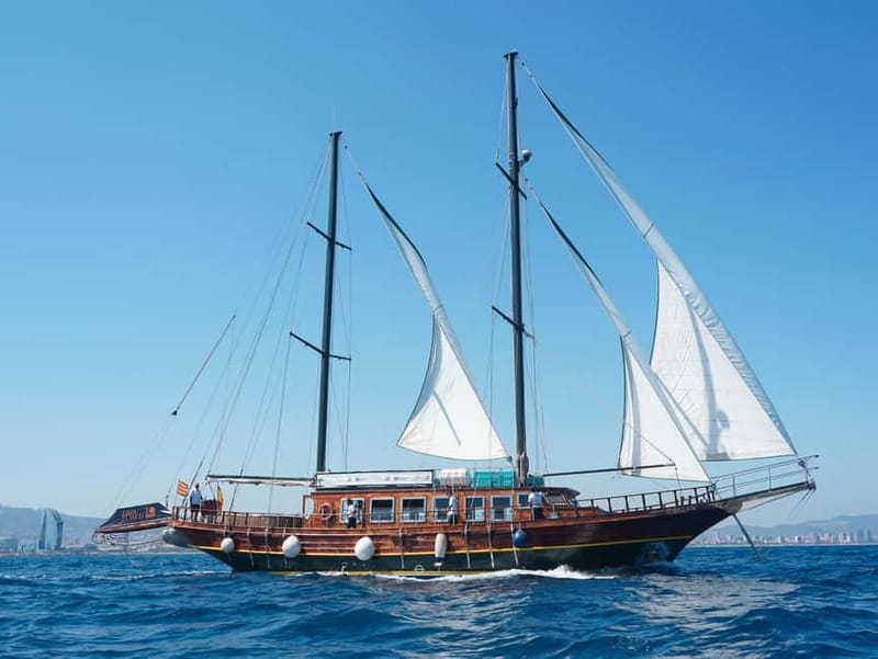 Barcelona: Sunset Sailing Cruise with Live Music - Finding the right seat on the boat