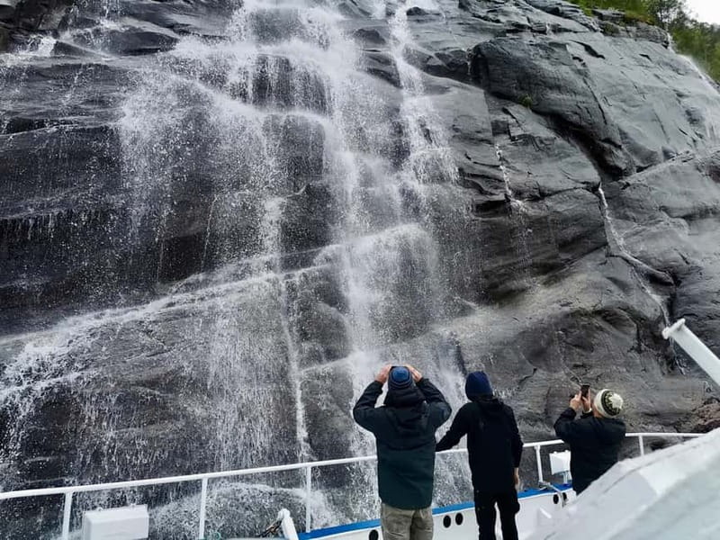 Bergen: Mostraumen Fjord Cruise with Local Guide - Who should book this cruise?