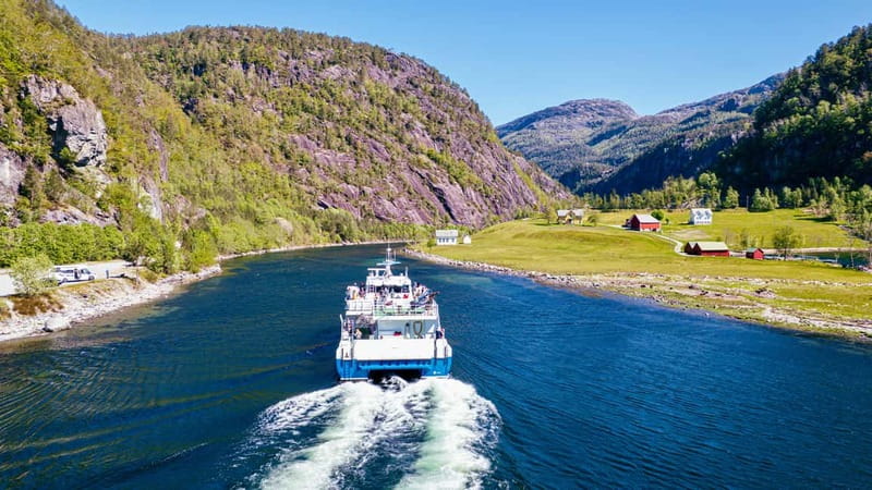 Bergen: Mostraumen Fjord Cruise with Local Guide - Osterfjord and the changing view from the boat