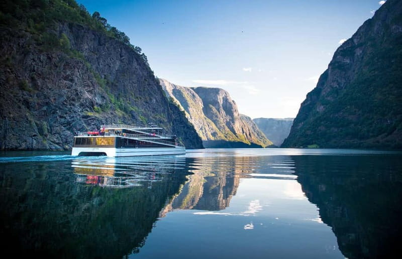 Bergen: UNESCO Fjord Cruise, Flåm & Stegastein - Incl. Lunch - The coach route through Osterfjord, Voss, and Gudvangen