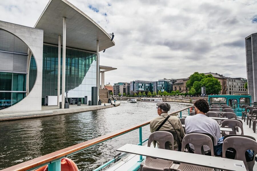 Berlin: 1-Hour City Sightseeing Cruise - Finding Alte Börse Pier Near Hackescher Markt
