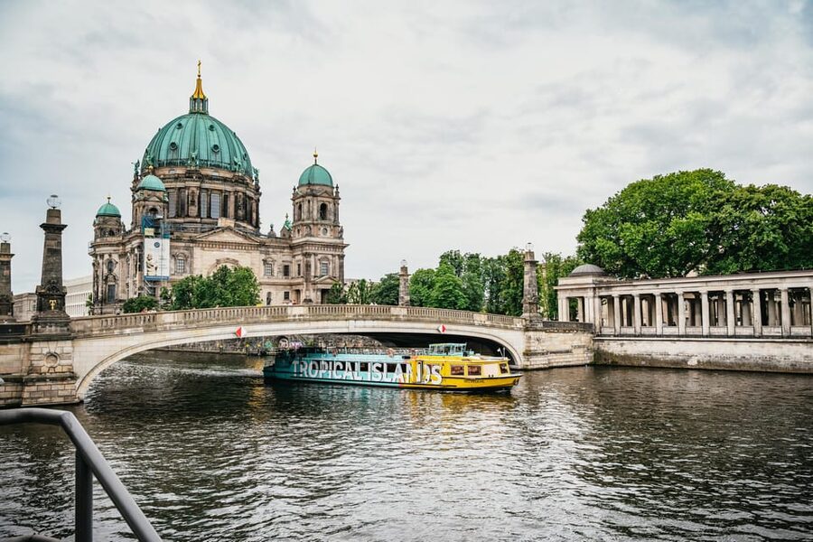 Berlin: 1-Hour City Sightseeing Cruise - Museum Island Looks Best as a Group