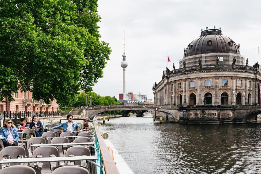 Berlin: 1-Hour City Sightseeing Cruise - The Eastern Route: Cathedral, Humboldt Forum, and Nikolaiviertel