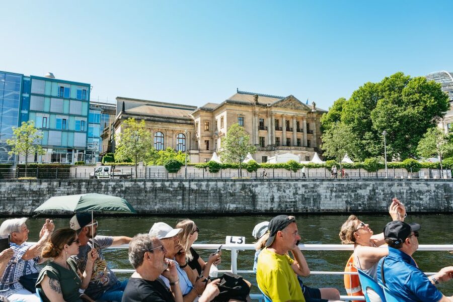 Berlin: 1-Hour City Tour by Boat with Guaranteed Seating - A calm introduction to Berlin from the Spree