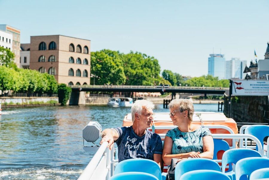 Berlin: 1-Hour City Tour by Boat with Guaranteed Seating - Bellevue Palace and the Victory Column