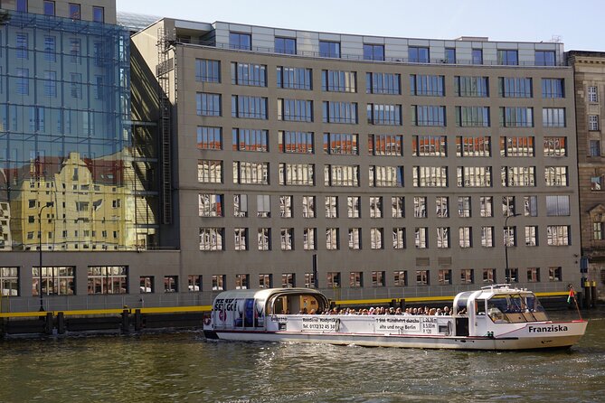 Berlin: 1-hr Boat Tour with Bilingual Live Guide (DE/EN) - The glass panorama boats and onboard comfort