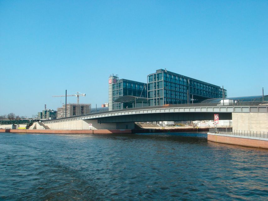 Berlin: 2.5-Hour East Side Boat Cruise with Commentary - Why this 2.5-hour Berlin cruise is worth your afternoon
