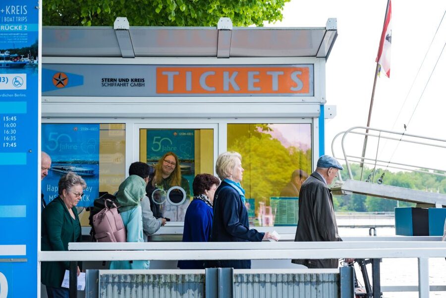 Berlin: 2-Hour Lake Oberhavel Cruise from Tegel - Food, drinks, and rainy weather
