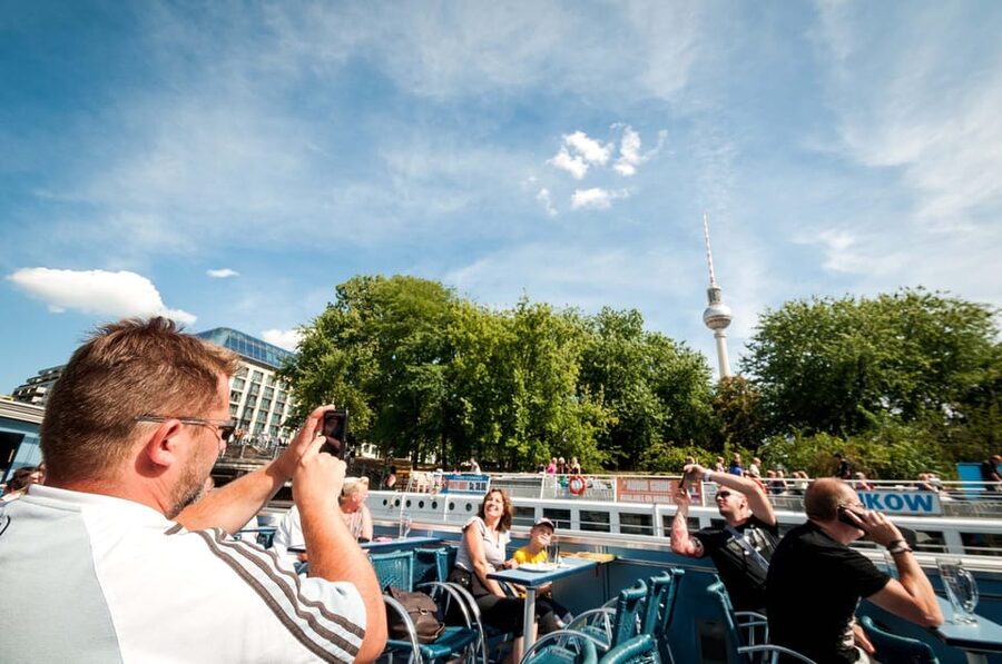 Berlin: 3.25-Hour Spree & Landwehrkanal Boat Tour - Practical value at $38 per person
