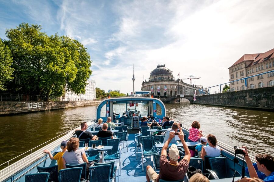 Berlin: 3.25-Hour Spree & Landwehrkanal Boat Tour - Famous Berlin sights appear from the water