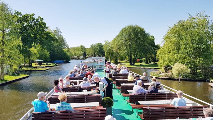 Berlin: 7 Lakes Boat Tour through the Havel Landscape - Babelsberg Palace and Glienicke Bridge