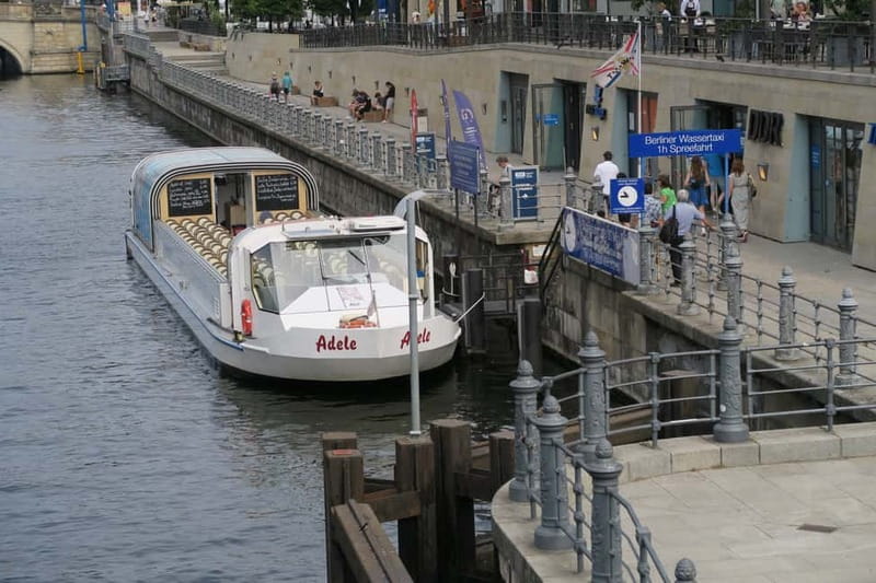 Berlin: Boat Sightseeing Cruise with Audioguide - What the German and English commentary adds