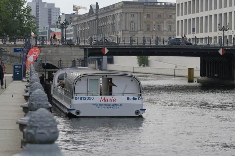 Berlin: Boat Sightseeing Cruise with Audioguide - The Reichstag and the government district