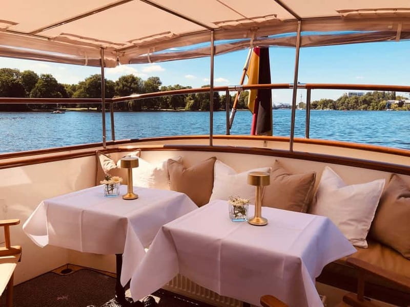 Berlin: Boat Sightseeing Tour on Electric Motor Yacht - Drinks, snacks, and the onboard atmosphere