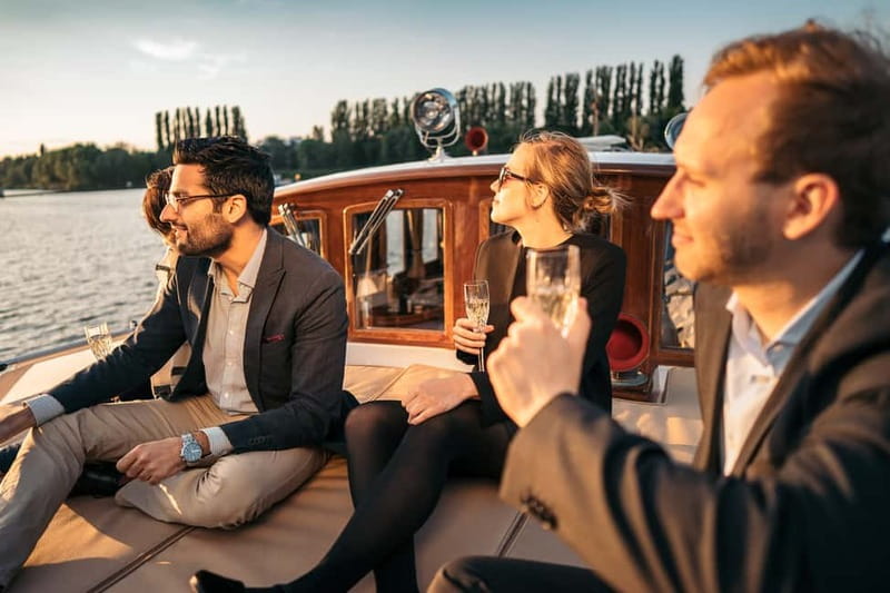 Berlin: Boat Sightseeing Tour on Electric Motor Yacht - Reichstag, Futurium, and the government quarter