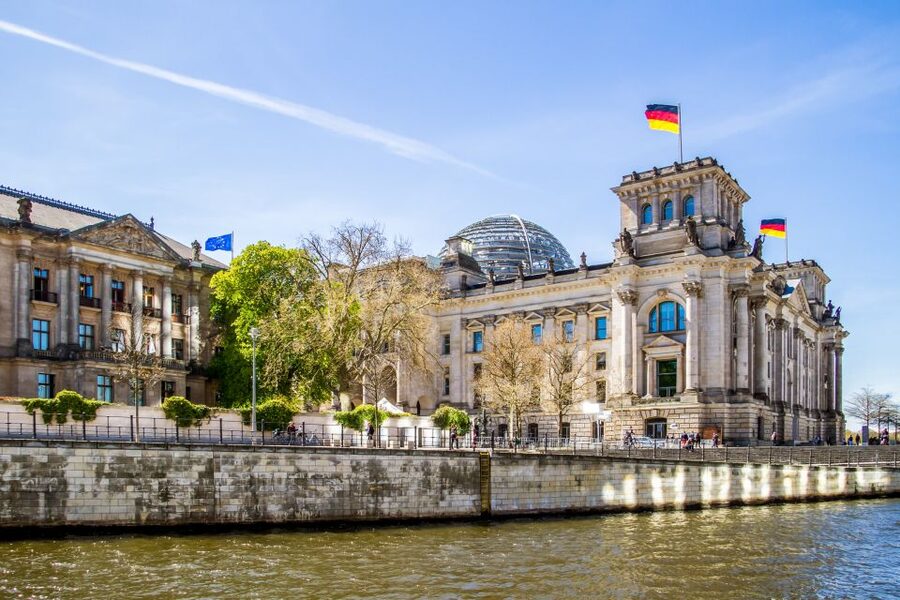 Berlin: Boat Tour Along the River Spree - The government quarter and Bellevue Palace