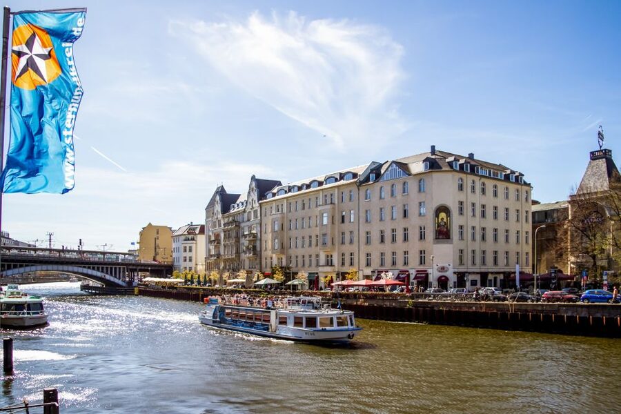 Berlin: Boat Tour Along the River Spree - Berlin Central Station from the water