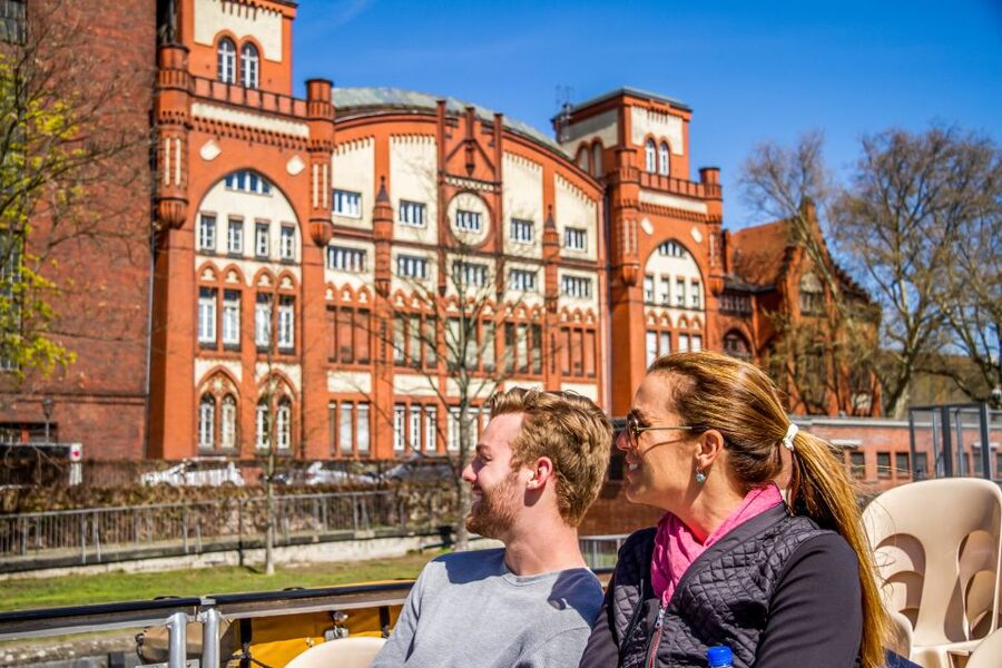 Berlin: Boat Tour Along the River Spree - Charlottenburg Palace and the western waterways