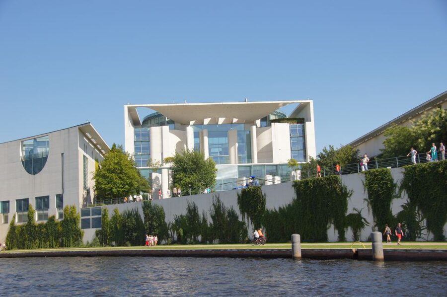 Berlin: Dinner Cruise on the Spree with Prosecco - What this Spree dinner cruise is really like