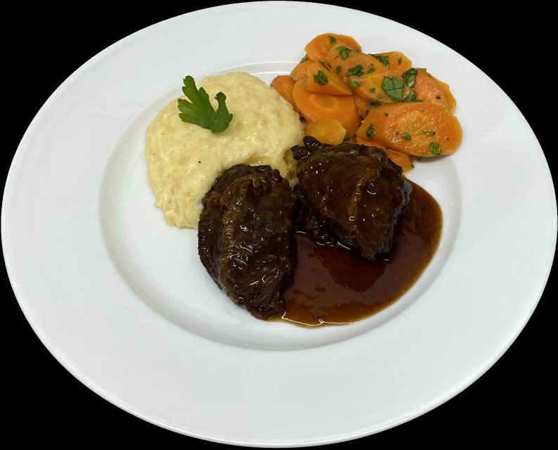 Berlin: Dinner Cruise on the Spree with Prosecco - Choosing between the Berlin and Capital menus