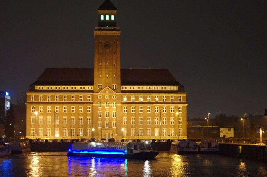Berlin: Dinner Cruise on the Spree with Prosecco - The best time to take it