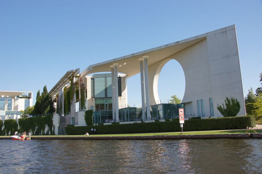 Berlin: Dinner Cruise on the Spree with Prosecco - From Charlottenburg to the heart of Berlin