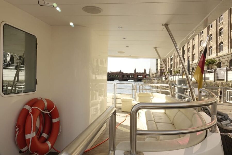 Berlin: Exclusive Boat Tour on a Solar-Powered Catamaran - Audio guide strengths and weak spots