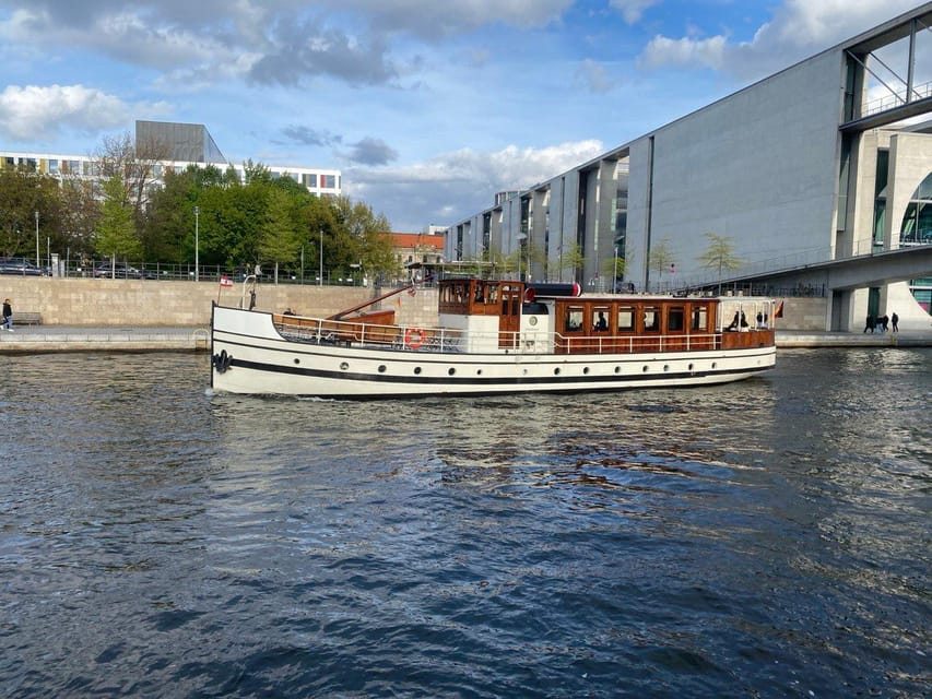 Berlin: Historic Boat Sightseeing City Center Tour - Tränenpalast and the city’s divided past