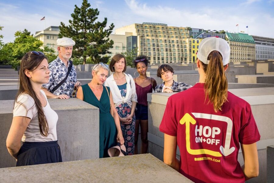 Berlin: Hop-On Hop-Off Sightseeing Bus with Boat Options - Audio commentary, staff, and day-to-day comfort