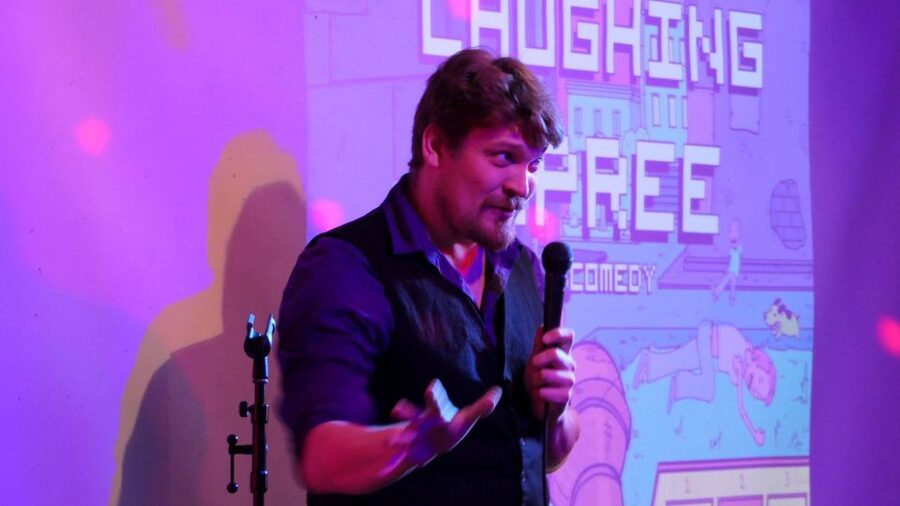 Berlin: Laughing Spree Comedy Show on a Boat - Final call: book it for the setting and the variety