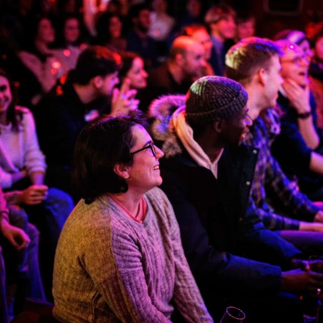 Berlin: Laughing Spree Comedy Show on a Boat - A comedy club with a Berlin river view