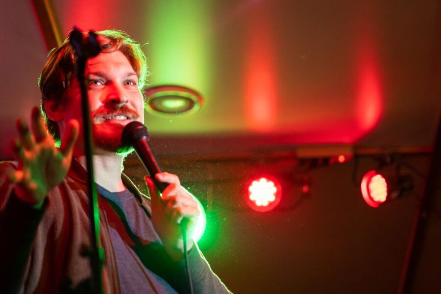 Berlin: Laughing Spree Comedy Show on a Boat - How the 2.5-hour evening works