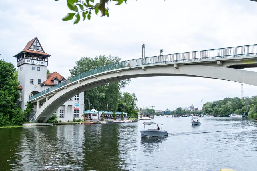 Berlin: Self-Drive Boat Tour - Taking the controls at GoBoat Berlin