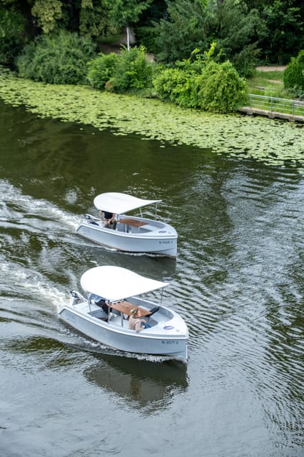 Berlin: Self-Drive Boat Tour - Following the Spree route toward Molecule Man
