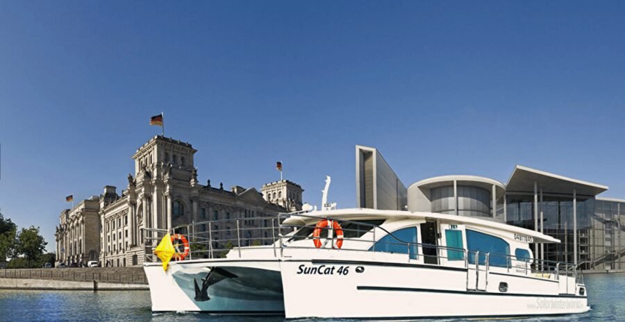 Berlin: Solar Powered Sunset Catamaran Cruise & Audio Guide - Hauptbahnhof and the House of World Cultures